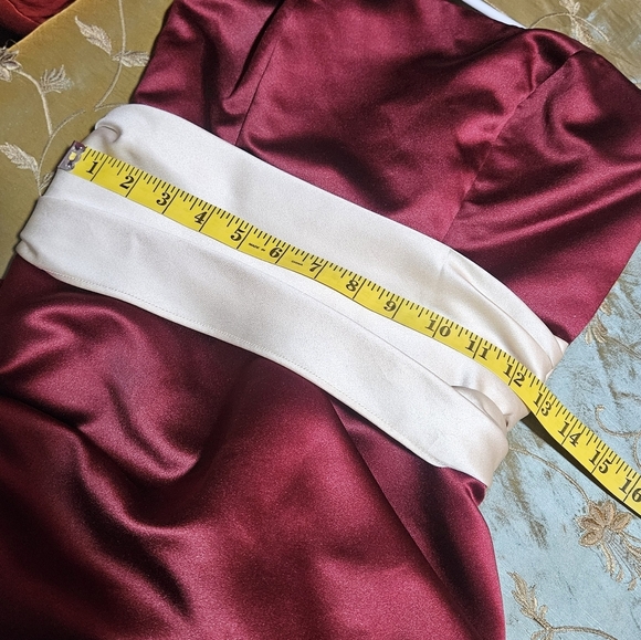 Elegant Strapless Burgundy Dress. Long Cream Sash. Crinoline Underneath. Size 4. - Picture 7 of 9